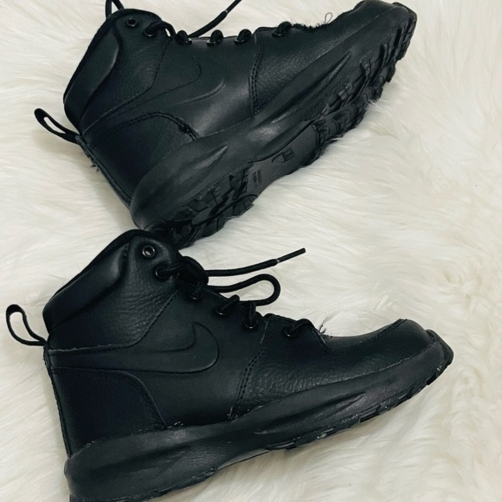 Nike Manoa Boys Boots Size 13C